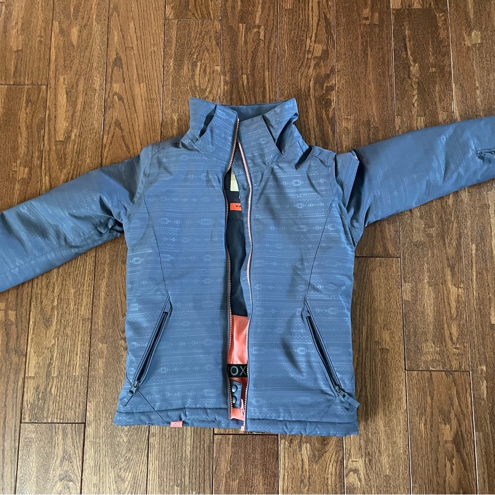 Roxy Dry Lite, excellent condition. Great for skiing or everyday use. Sz Large
